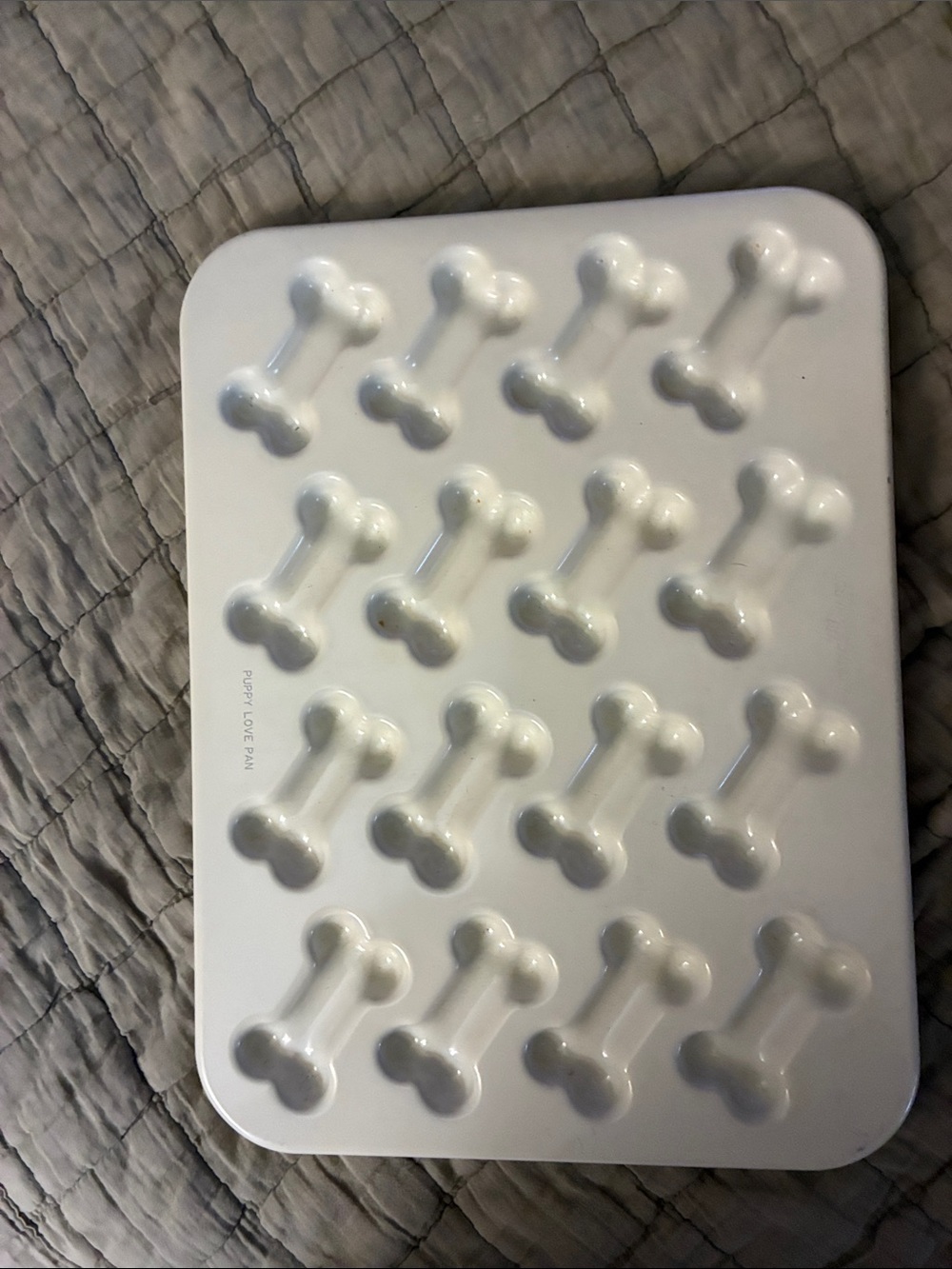 Tan Bone-Shaped metal Baking Mold - Home Kitchen Bakeware